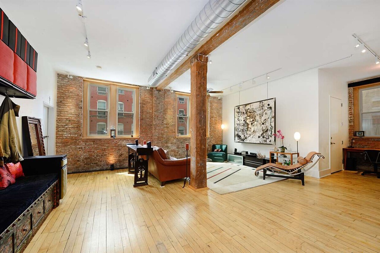Primary Photo - 227 Grand St