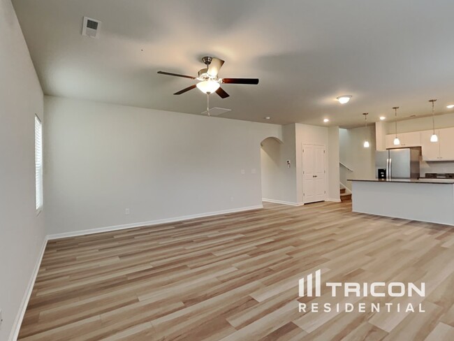 Building Photo - 3733 Streamside Dr