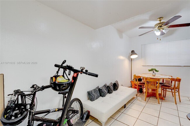 Foto del edificio - 502-504 Phippen Waiters Rd