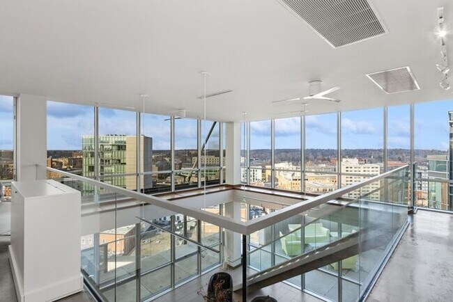 Building Photo - $4,725 | 1 Bedroom, 2 Bathroom Luxury Cond...