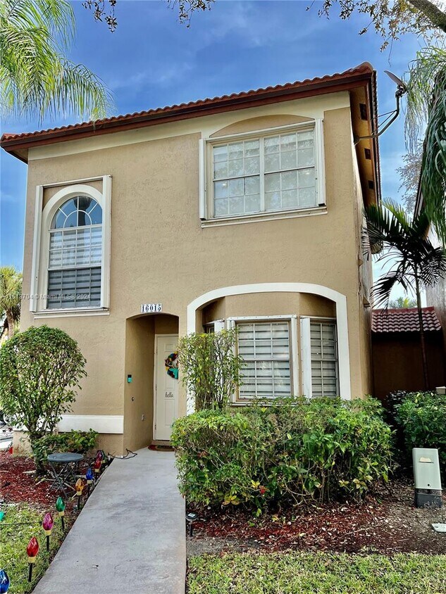 Foto principal - 16015 Emerald Cove Rd