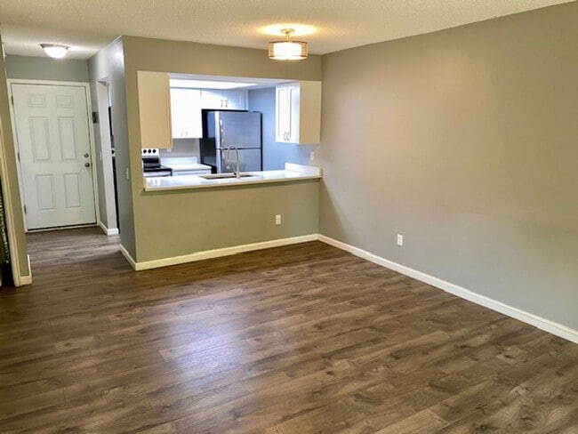 Building Photo - 447 S Memphis Way