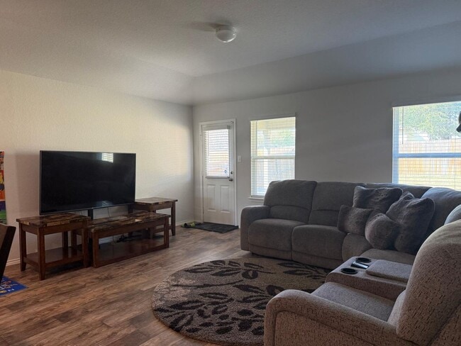 Building Photo - 6411 Kendall Cv