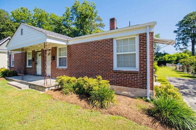 Foto del edificio - Charming 2-Bedroom Duplex in Rosewood – Available July 2026!