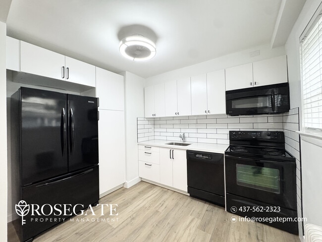 Building Photo - 2-Bedroom Apartment with Large Outdoor Space – Pet Friendly – Etobicoke