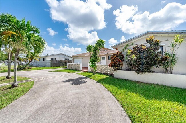 Building Photo - 29901 SW 147th Ave
