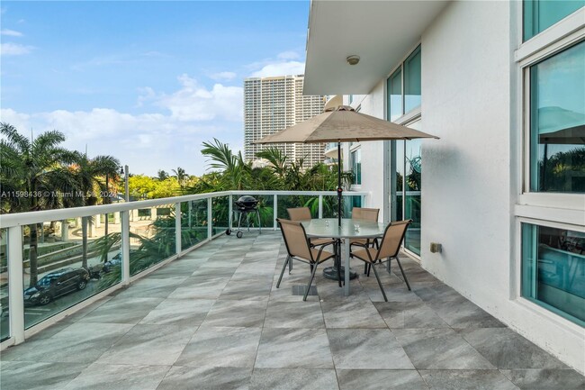 Building Photo - 1800 N Bayshore Dr