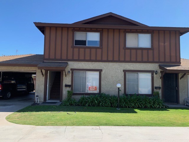 Building Photo - 15721 Blaine Ave