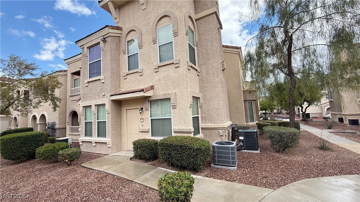 Primary Photo - 10550 W Alexander Rd