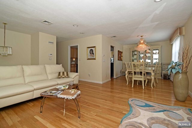 Foto del edificio - 30 Emwood Ave