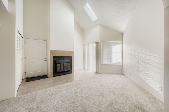 Building Photo - Cozy 1 bedroom condo with 1 bath