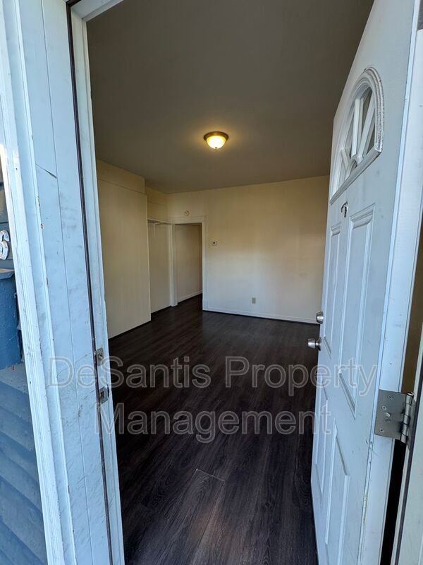 Foto del edificio - 826 Wallbridge West End St