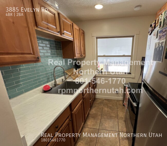 Foto del edificio - 3885 Evelyn Rd