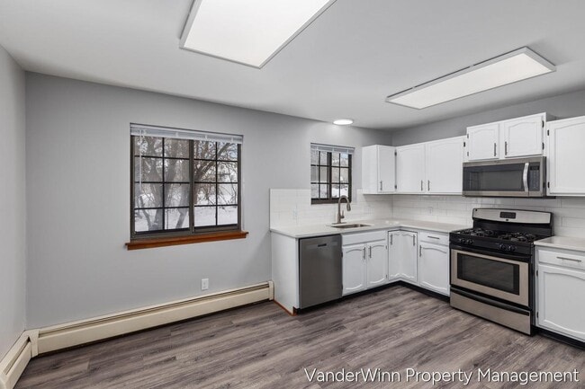 Building Photo - 6556 Bella Vista Dr NE