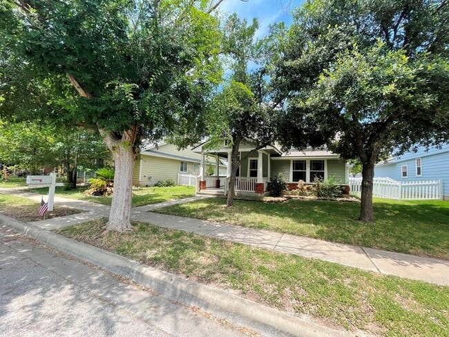 Building Photo - 5206 Hartson