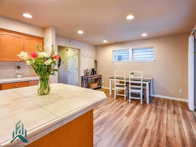 Foto del edificio - 3511 SE Midvale Dr