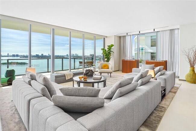 Foto del edificio - 788 NE 23rd St