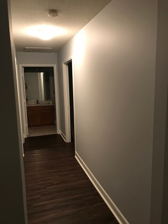 Foto del edificio - 1950 Hawkcrest Ct