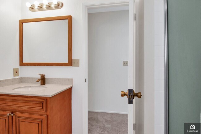 Building Photo - 190 E Okeefe St