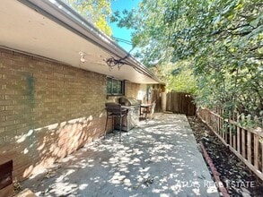 Building Photo - 1395 Pierce St