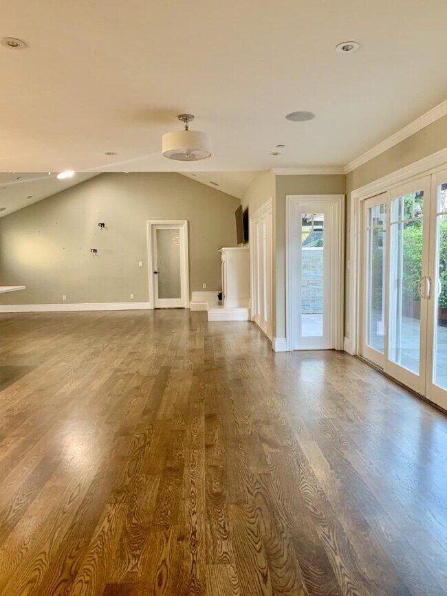 Building Photo - 2109 Hale Dr