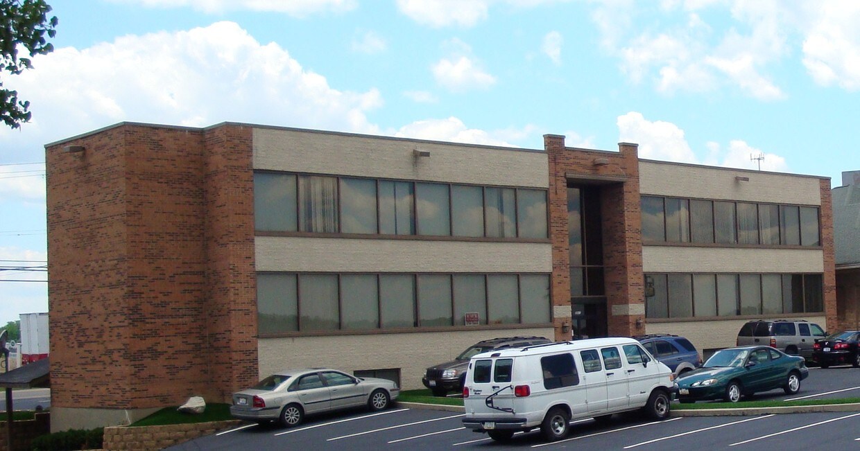 Building Photo - 5843 Harrison Ave