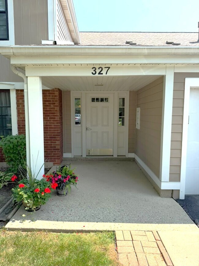 Foto del edificio - 327 Wildberry Ct