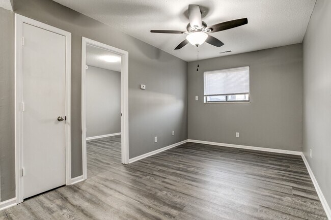 Foto del edificio - Glen Oaks Apartments