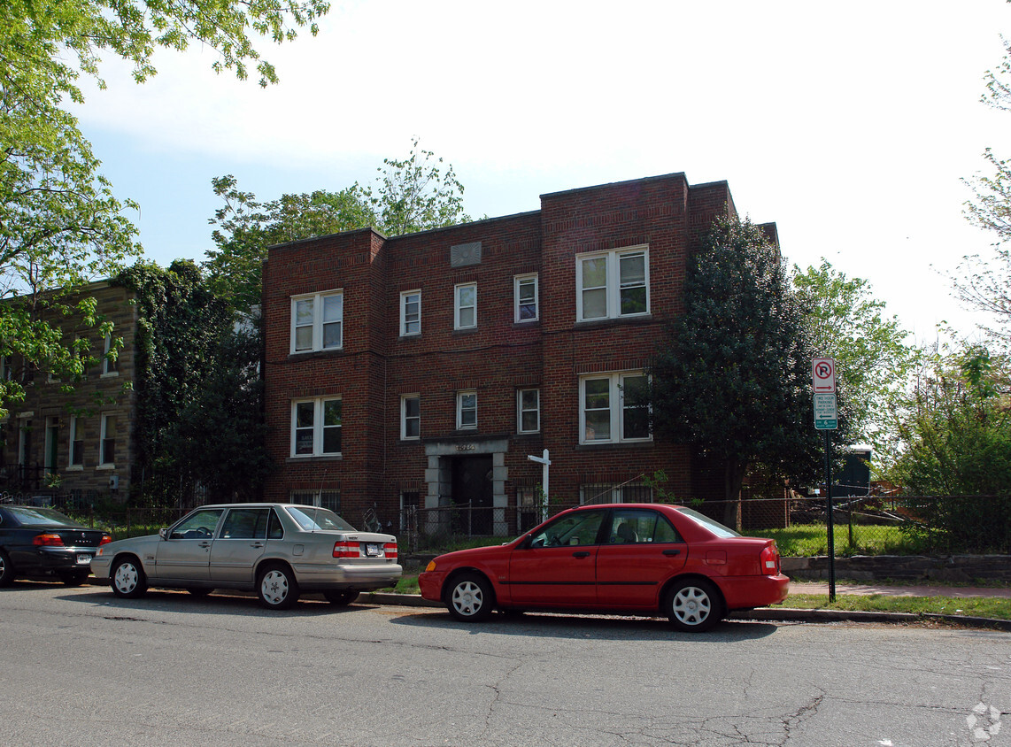 Building Photo - 1026 3rd St SE