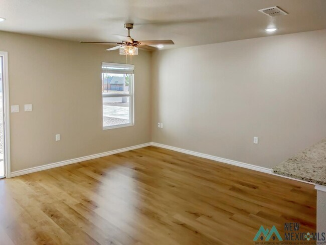 Foto del edificio - 3136 Westminster Drive