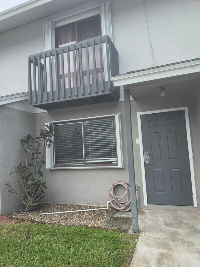 Building Photo - 5204 Bayside Dr