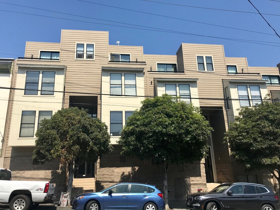 Primary Photo - 1120 Mariposa St