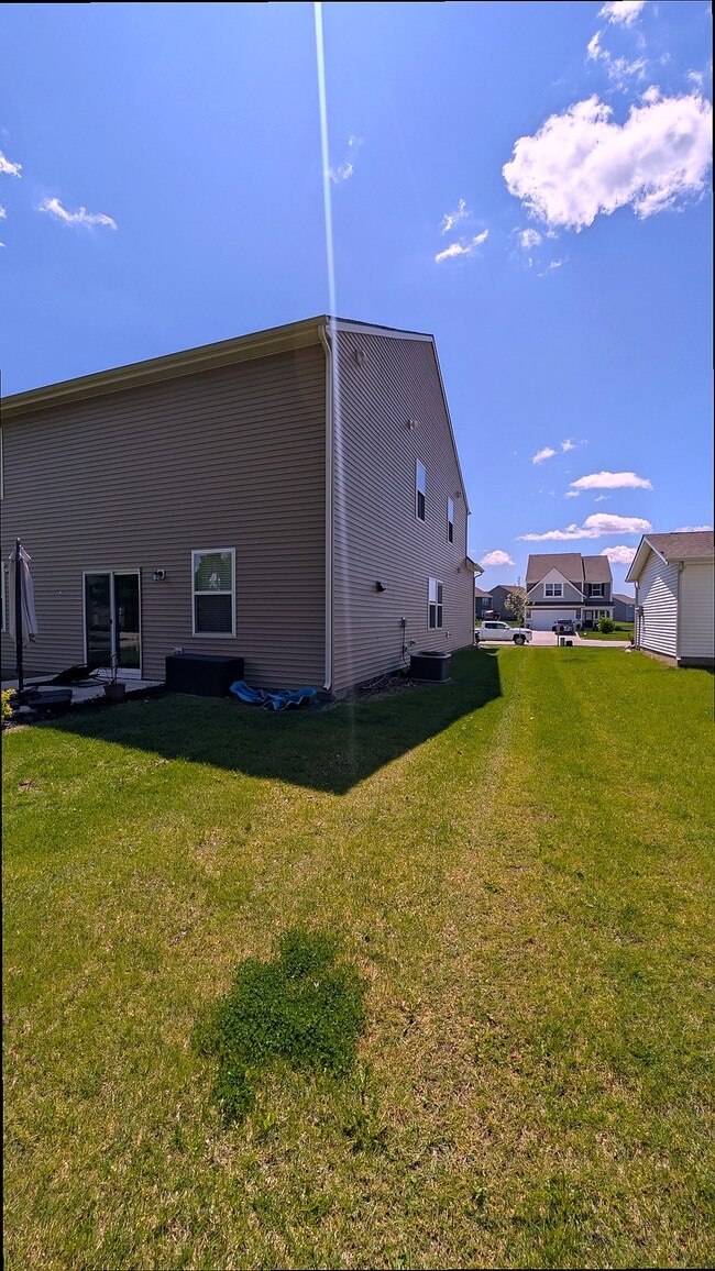 Building Photo - 9160 Larson Dr