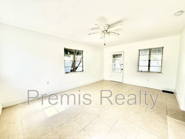 Building Photo - 7960 Boca Ciega Dr