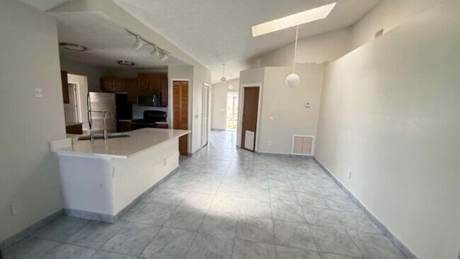 Foto del edificio - 901 SW Gaitor Ave