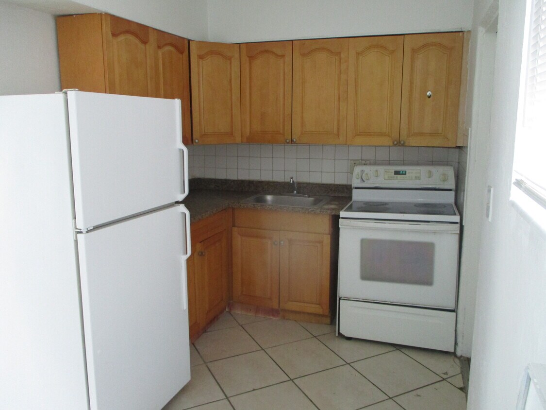 Building Photo - 1343 NE 110th Ter