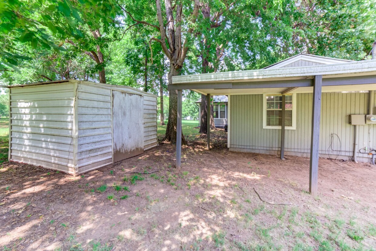 Primary Photo - Lake Front Property! 2bed/1bath!