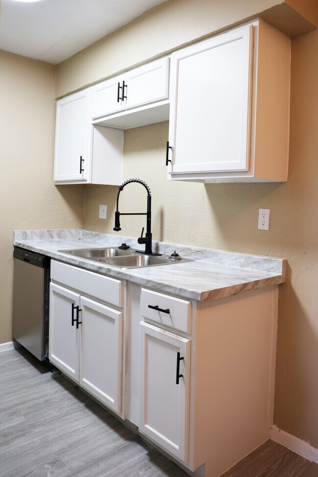 RIDGE CREST APARTMENTS Apartments in Grapevine, TX