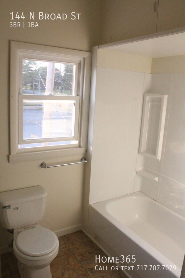 Building Photo - A Charming 3 Bedroom!