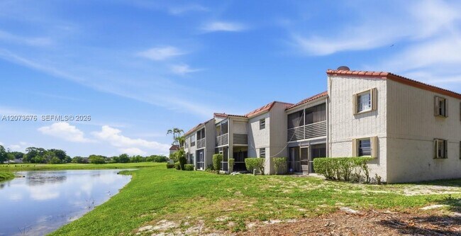 Foto del edificio - 7460 Woodmont Terrace