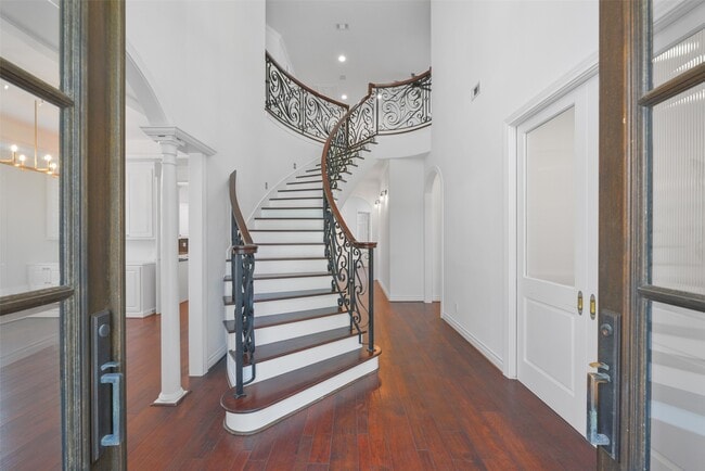 Building Photo - 3724 Wroxton Rd