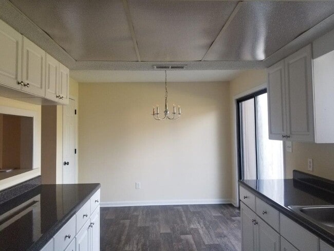 Building Photo - 1604 S Taylor St