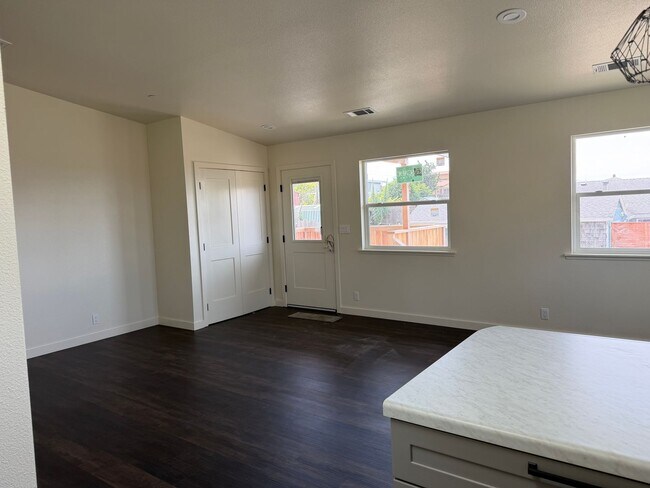 Foto del edificio - 6442 Aspen Way