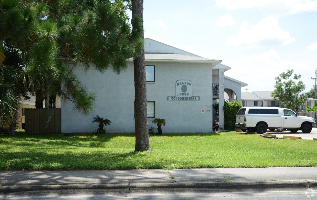 Foto principal - 257 Knox McRae Dr