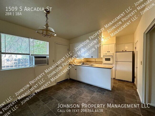Building Photo - Charming 2-Bedroom Boise Bench Duplex with...