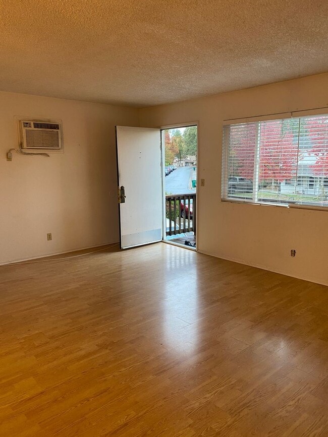 Building Photo - 495 Ridgecrest Ct