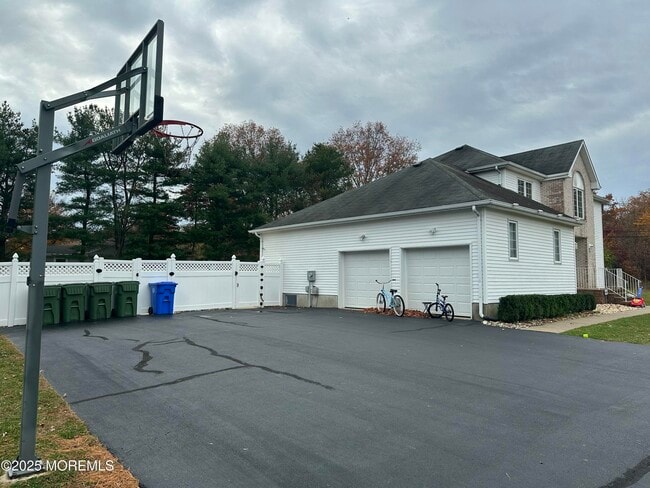 Building Photo - 63 Jamestown Dr