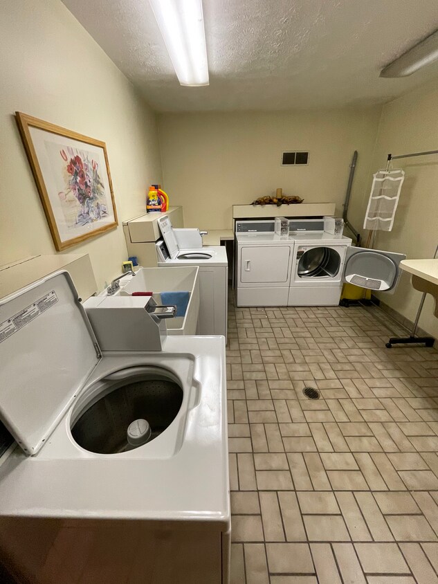 Laundry - 524 W 5th Ave