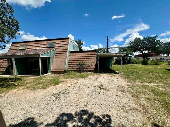 Foto del edificio - 220 Big Oaks Dr