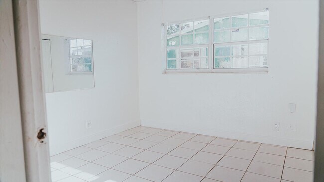 Foto del edificio - 6320 SW 10th Ct